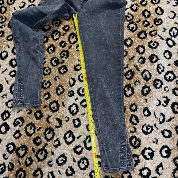 π Bundle Deal: 4 for $20! π Levi's 28 - Picture 8 of 16